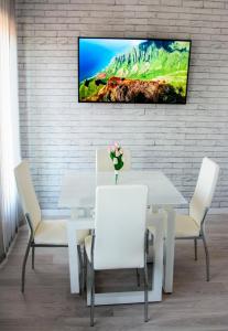 Box Table sa pozadinom