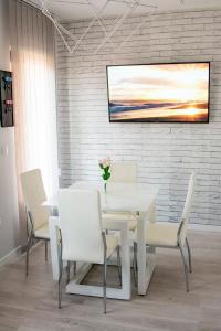 Box Table sa pozadinom